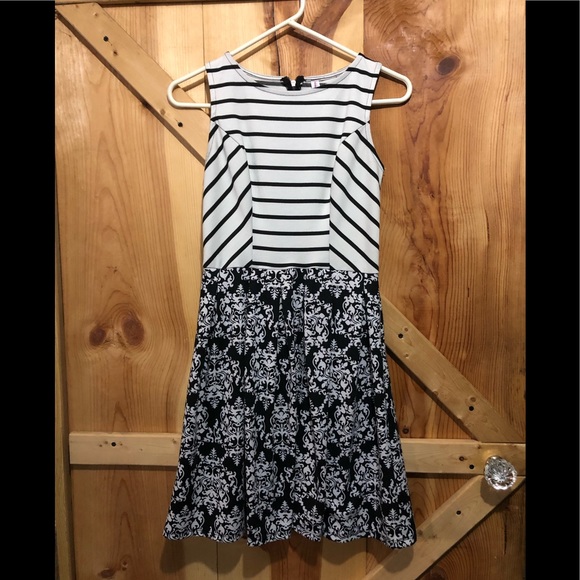 Xhilaration Dresses & Skirts - Xhailaration xs dress